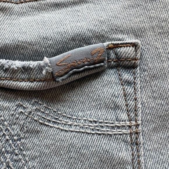 EUC Seven 7 Rainbow Piping Pride Raw Hem Jean Shorts 🌈🌈 (D2) - Picture 12 of 13